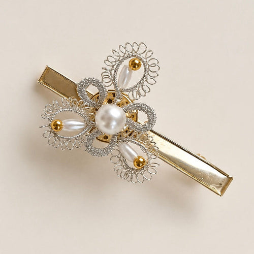 Pearl Fleur Hair Clip