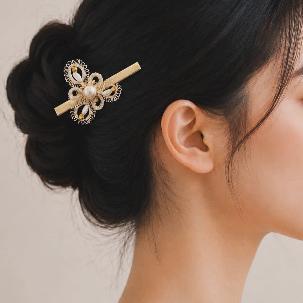 Pearl Fleur Hair Clip