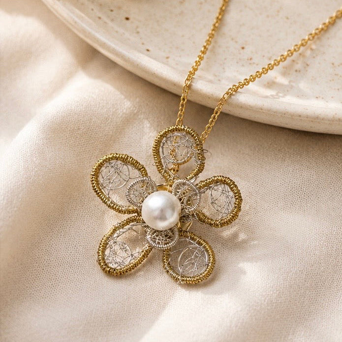 Lumière Bloom Necklace