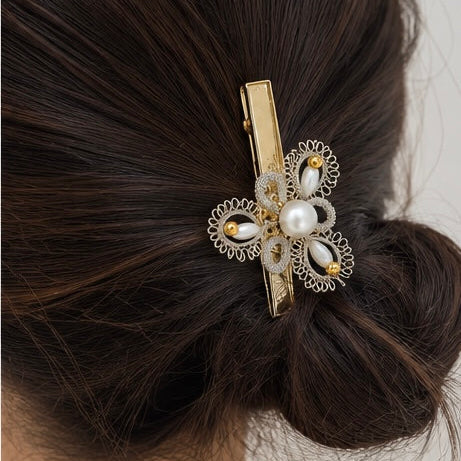 Pearl Fleur Hair Clip
