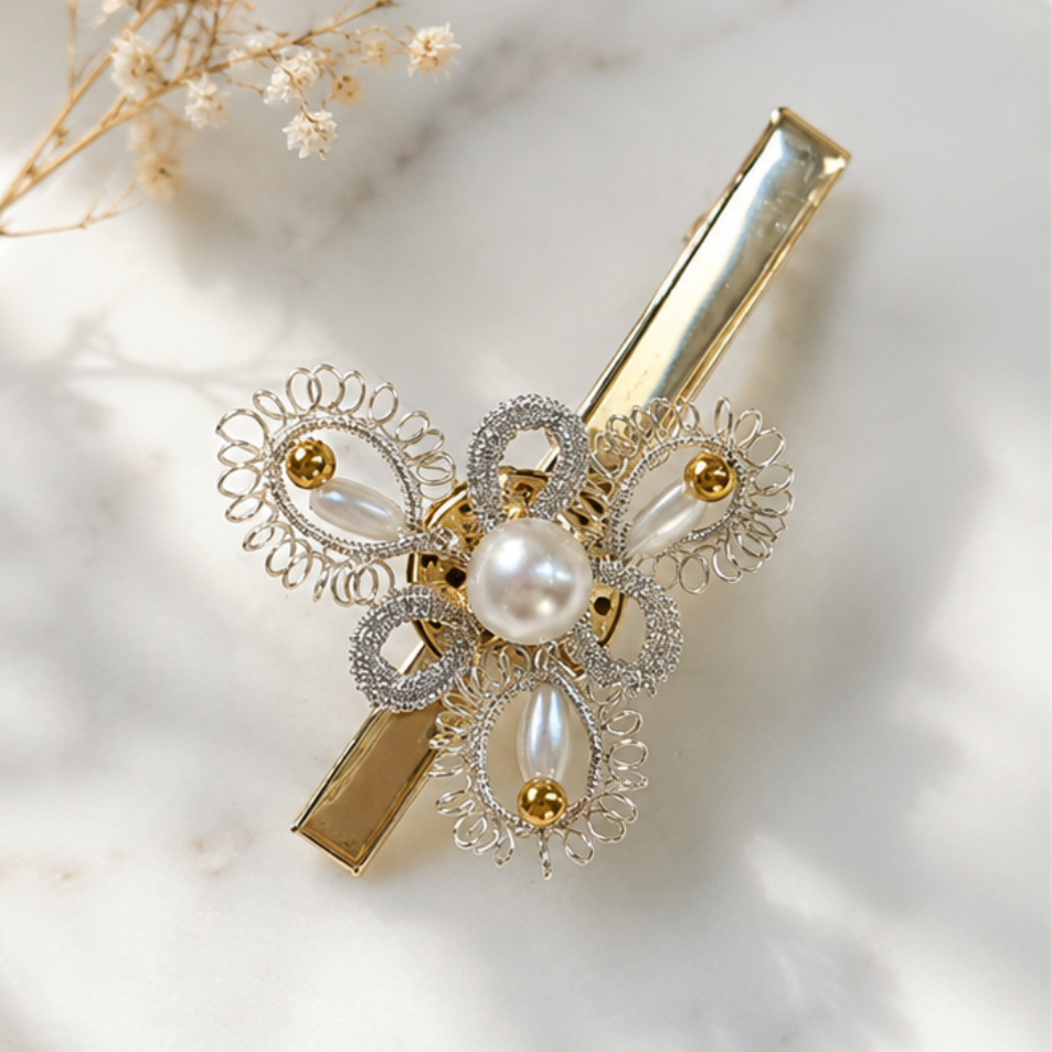 Pearl Fleur Hair Clip